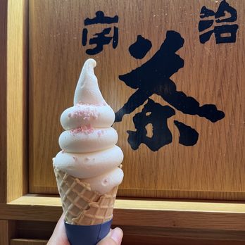 Daigyo Cafe - White peach soft serve - Cafes Near Me - Scarborough, Ontario