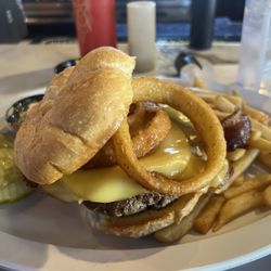 Ohana Lounge - Bacon Gouda burger