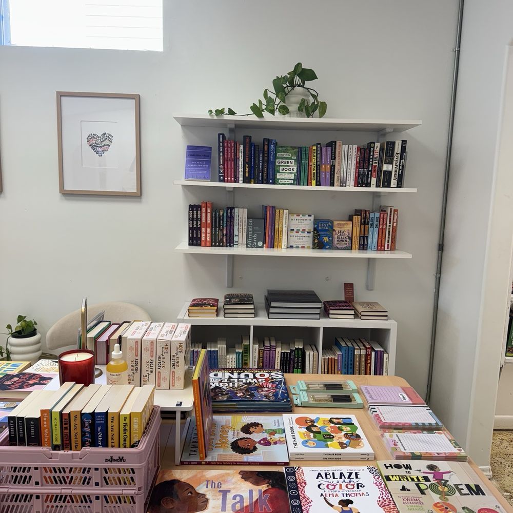 Onyx Gifts & Books - Bookstores Near Me - Melbourne, Florida Onyx Gifts & Books - Bookstores Near Me - Melbourne, Florida