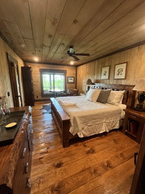 MOUNTAIN LIFE CABIN CLEANING - Updated January 2025 - 25 Photos - Blue