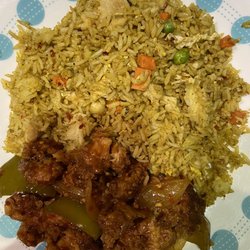Dry and tasteless chili chicken fried rice and equally horrible manchurian chicken