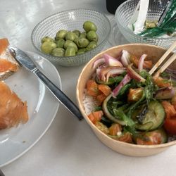 Mercado Lonja del Barranco - Poke bowl and salmon tapas