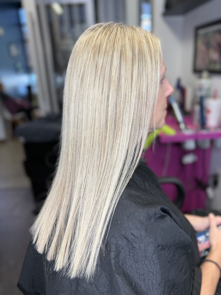 Mirror Mirror Salon Logo