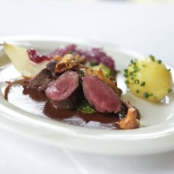 Gasthaus Jägerberg - Gebratener Rehrücken mit frischen Pfifferlingen