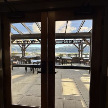 Lightwell Hotel & Spa - Rooftop seating with a view - Hotels Near Me - Hood River, Oregon