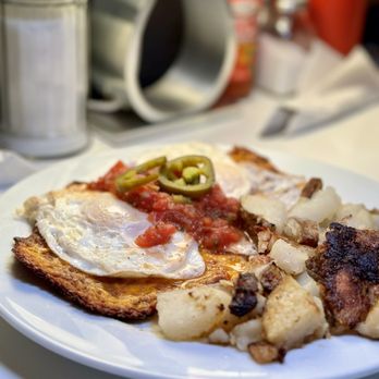 Box Social - Huevos rancheros - Breakfast & Brunch Near Me - Wellington County, Ontario Box Social - Huevos rancheros - Breakfast & Brunch Near Me - Wellington County, Ontario