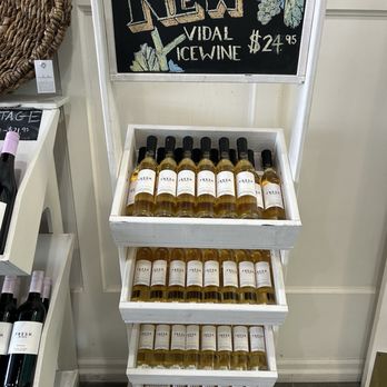 Shiny Apple Cider - Cideries Near Me - Niagara-on-the-Lake, Ontario Shiny Apple Cider - Cideries Near Me - Niagara-on-the-Lake, Ontario