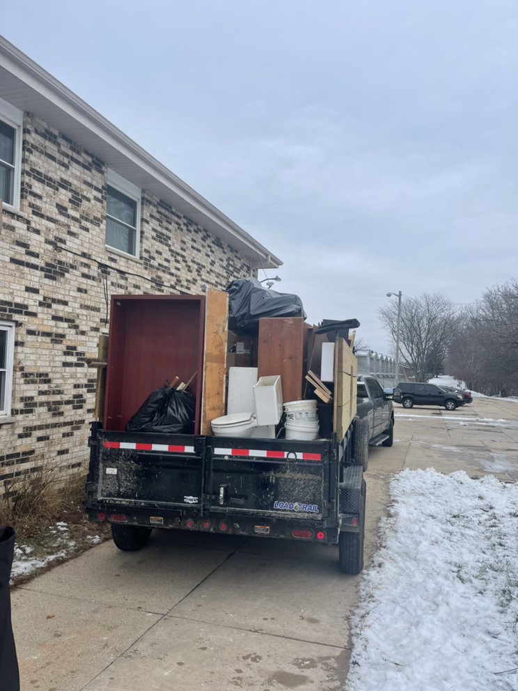 JUNK TEAM Updated October 2024 Racine, Wisconsin Dumpster Rental