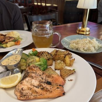 Bistro Mitte - Salmon, sauerkraut, and sour beer - German Near Me - San Carlos, California Bistro Mitte - Salmon, sauerkraut, and sour beer - German Near Me - San Carlos, California