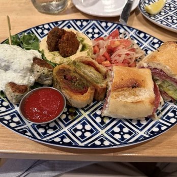 Massey's Kitchen - Mediterranean Near Me - Lookout Mountain, Tennessee