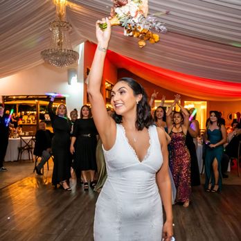 Amplified Entertainment - Bouquet toss! - DJs Near Me Amplified Entertainment - Bouquet toss! - DJs Near Me