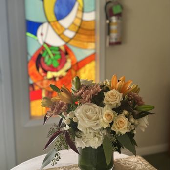 Sonoma Flowers by Sally Blue - Gorgeous - Florists Near Me - Sonoma, California Sonoma Flowers by Sally Blue - Gorgeous - Florists Near Me - Sonoma, California