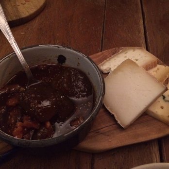 Le 20123 - Le fromage et son énorme bol de confiture de figues! - French Near Me - Ajaccio, 2A Le 20123 - Le fromage et son énorme bol de confiture de figues! - French Near Me - Ajaccio, 2A