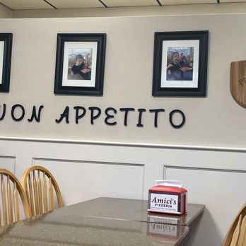 Amici's Pizzeria - Dining area - Pizza Near Me - North Andover, Massachusetts