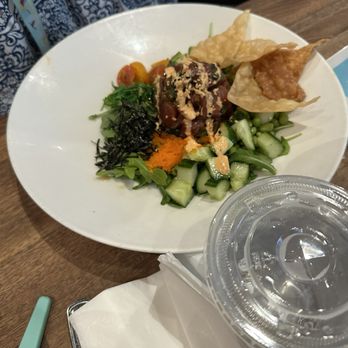 Yard House - Poke bowl - Bars Near Me - Coral Gables, Florida