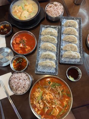 Yi's Traditional Korean Beef Soup Restaurant (이가네 전통 설렁탕) by null