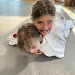 Bushido Kyokai - a girl tackled another girl down in 1v1 practice