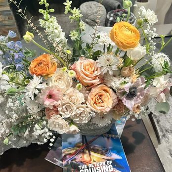 Bloom In Box - After light drizzle (M) - Florists Near Me - La Palma, California Bloom In Box - After light drizzle (M) - Florists Near Me - La Palma, California