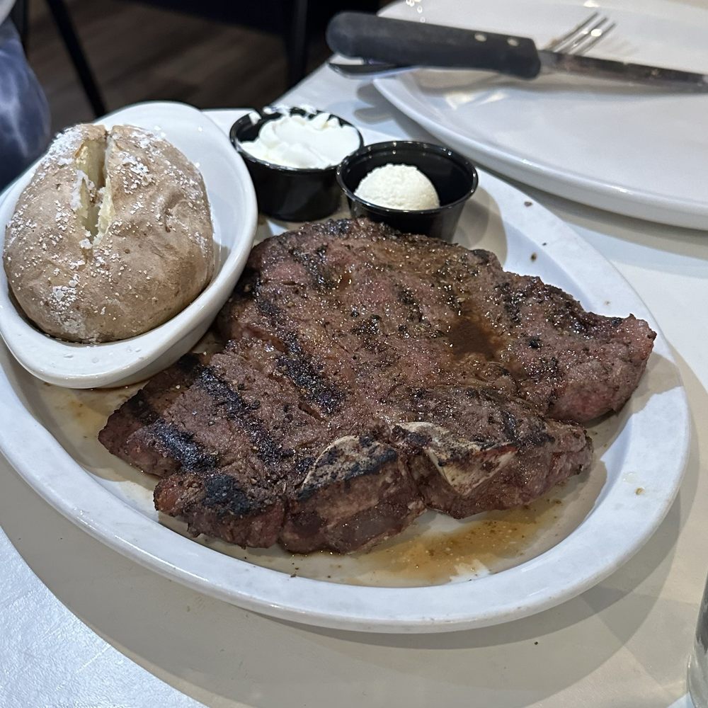 Lucky's Prime Time - Porterhouse steak - Steakhouses Near Me - Rochester Hills, Michigan Lucky's Prime Time - Porterhouse steak - Steakhouses Near Me - Rochester Hills, Michigan