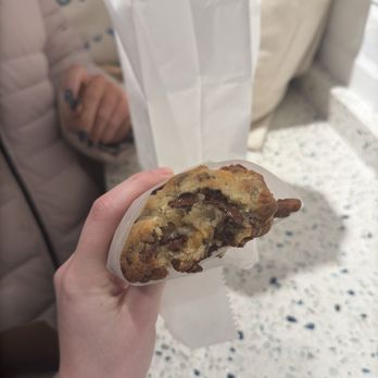 Levain Bakery - Back Bay, Boston - Chocolate Chip Walnut Cookie - Bakeries Near Me - Boston, Massachusetts Levain Bakery - Back Bay, Boston - Chocolate Chip Walnut Cookie - Bakeries Near Me - Boston, Massachusetts