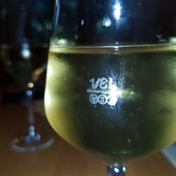 Weinbau Stadlmann - Bestellt man ein Achterl, bekommt man das hier :-)))