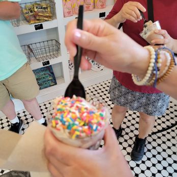 Beaufort Creamery - FREE SPRINKLES - Ice Cream & Frozen Yogurt Near Me - Beaufort, North Carolina Beaufort Creamery - FREE SPRINKLES - Ice Cream & Frozen Yogurt Near Me - Beaufort, North Carolina
