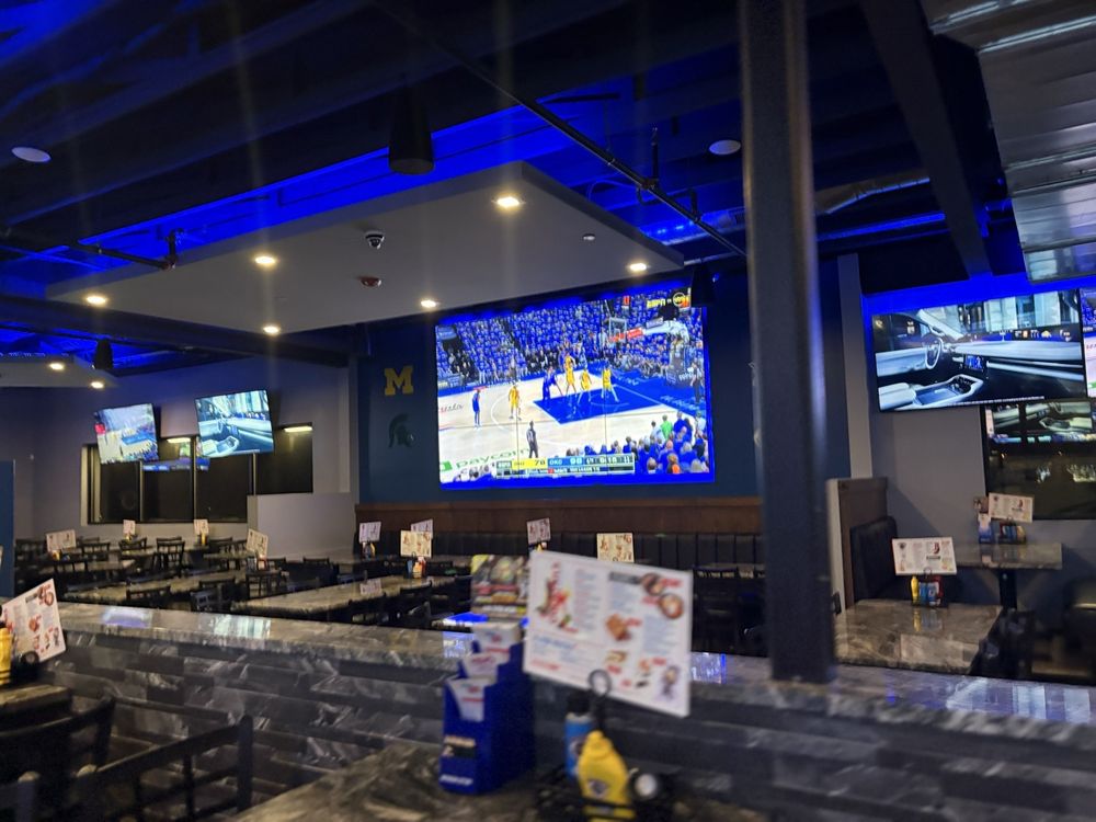 Art & Jakes Sports Bar and Grill - Northville