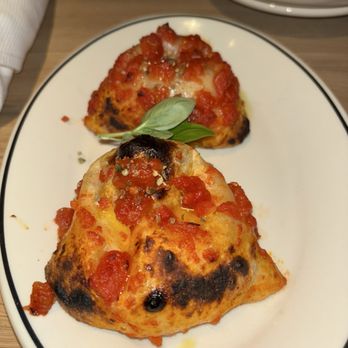 Laurel Grill - Cheesy bread appetizer - American Near Me - Culver City, California