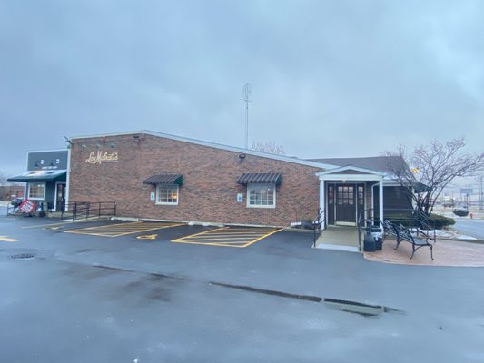 Lou Malnati's Pizzeria by null