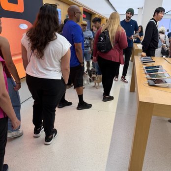 Apple Brea Mall - Mobile Phones Near Me - Brea, California