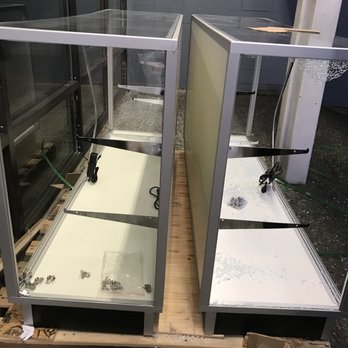 Roxy Display - Refused to replace the one on the left - Wholesale Stores Near Me - E Brunswick, New Jersey