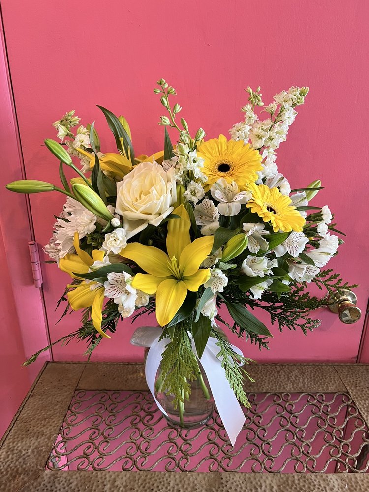 SHEARER’S FLORIST Updated July 2024 24 Photos 121 Centennial Ave, Hanover, Pennsylvania