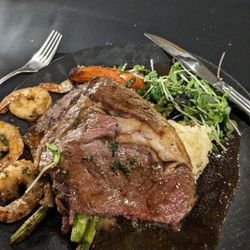 Idlewyld Restaurant - Chef's prime rib!!