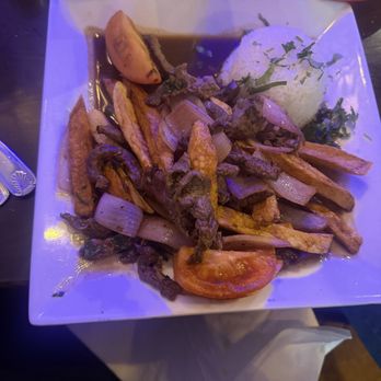 Natalie Peruvian Seafood Restaurant - Glendale - Saltado de Carne con Vegetables - Peruvian Near Me - Glendale, California Natalie Peruvian Seafood Restaurant - Glendale - Saltado de Carne con Vegetables - Peruvian Near Me - Glendale, California