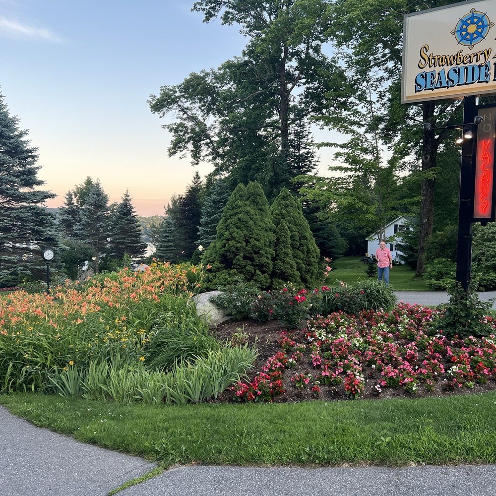 Strawberry Hill Seaside - Hotels Near Me - Rockport, Maine