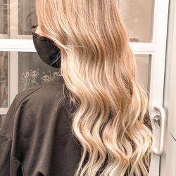 Jennifer Hoxworth - Extension Specialist - Beaded Weft Extensions