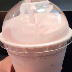 Mootown - Small strawberry and vanilla milk shake