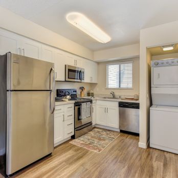 Silverstone Apartments - Kitchen with Washer/Dryer - Apartments Near Me - Davis, California