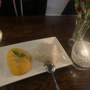 Le Ros - Mango Sticky Rice - Thai Near Me - Marblehead, Massachusetts