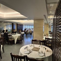 六福菜館 - Restaurant interior on the second floor