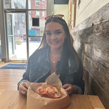Luke's Lobster  - Lobster roll - Seafood Near Me - Seattle, Washington