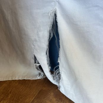 Home Staging Star - Bed skirt - Interior Design Near Me Home Staging Star - Bed skirt - Interior Design Near Me