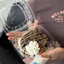 Cream & Crepes Cafe - Ice cream Cookie Sandwich