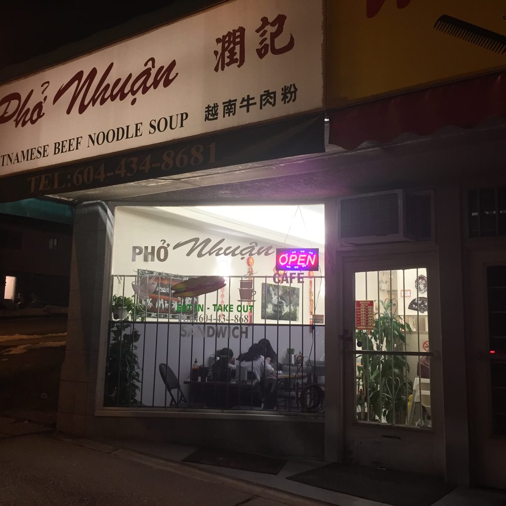 Front of restaurant~ Front of restaurant~