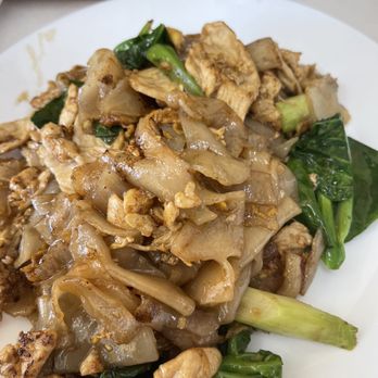 Get Thai Takeaway - Chicken Pad See Ew - Thai Near Me - Lynbrook, New York