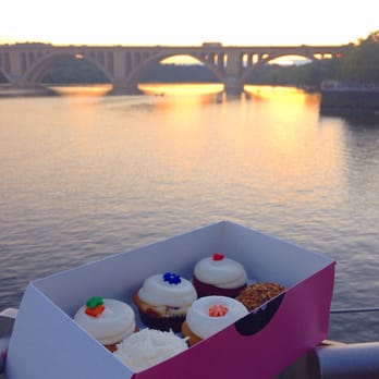 Georgetown Cupcake - Georgetown Cupcakes by the Potomac River - Cupcakes Near Me - Washington, DC, District of Columbia Georgetown Cupcake - Georgetown Cupcakes by the Potomac River - Cupcakes Near Me - Washington, DC, District of Columbia