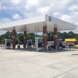 7-Eleven - Gas pumps