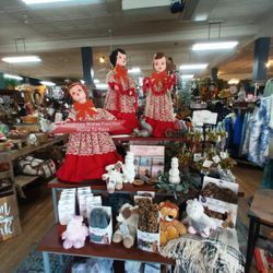 Founders Crossing Artisan and Antique Market