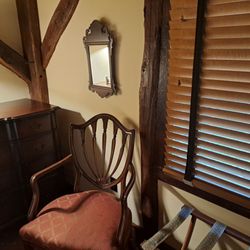 The 1708 House - Another place to sit