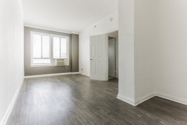 Hollywood Tower Apartments by null